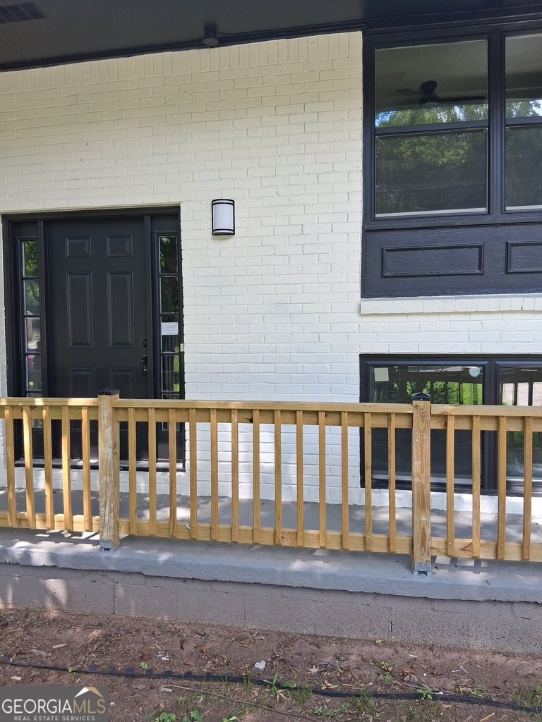 8229 Queens Drive - Photo 3