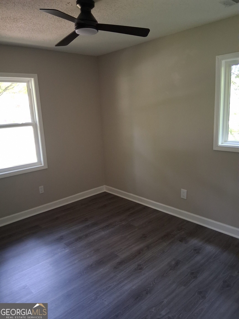 8229 Queens Drive - Photo 12