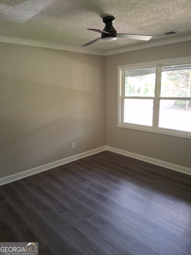 8229 Queens Drive - Photo 4