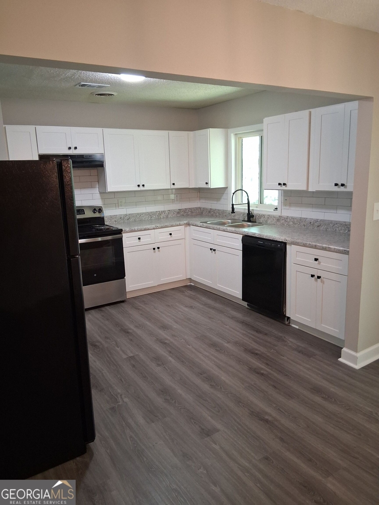 8229 Queens Drive - Photo 6