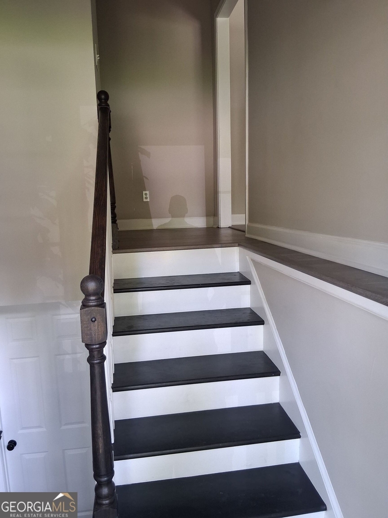 8229 Queens Drive - Photo 2