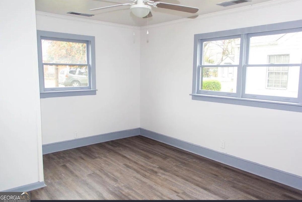 2418 Crestview Avenue - Photo 4