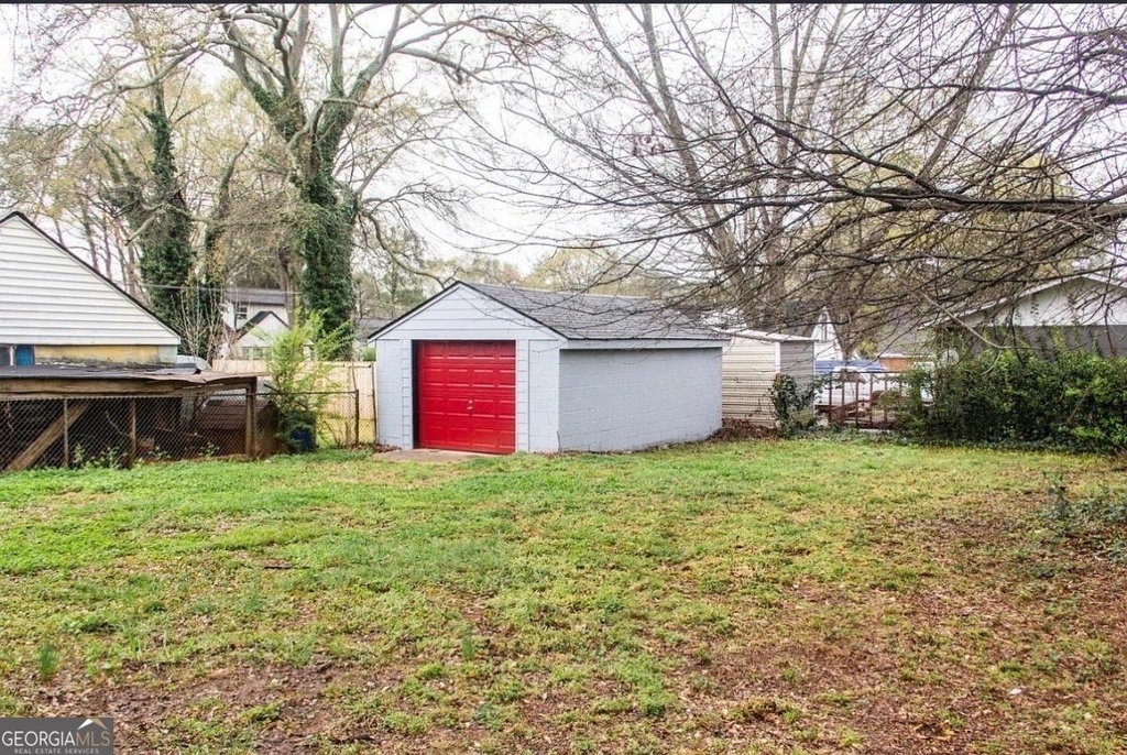 2418 Crestview Avenue - Photo 3