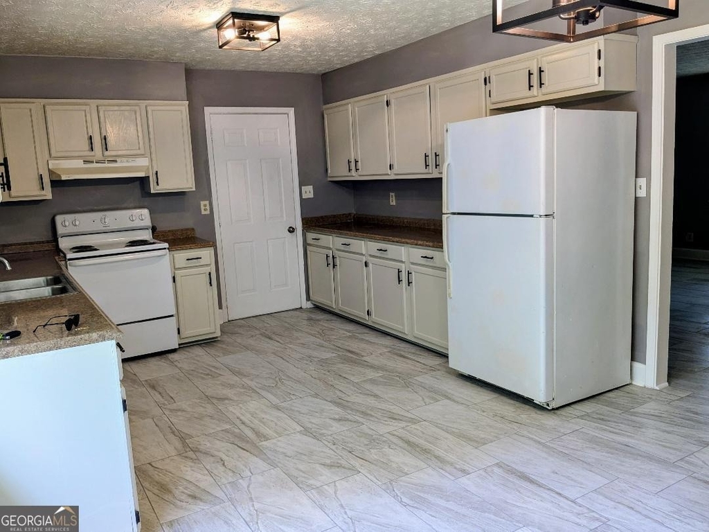 5695 Liberty Road - Photo 3
