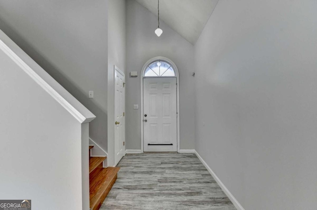 1112 Ashbury Drive - Photo 2