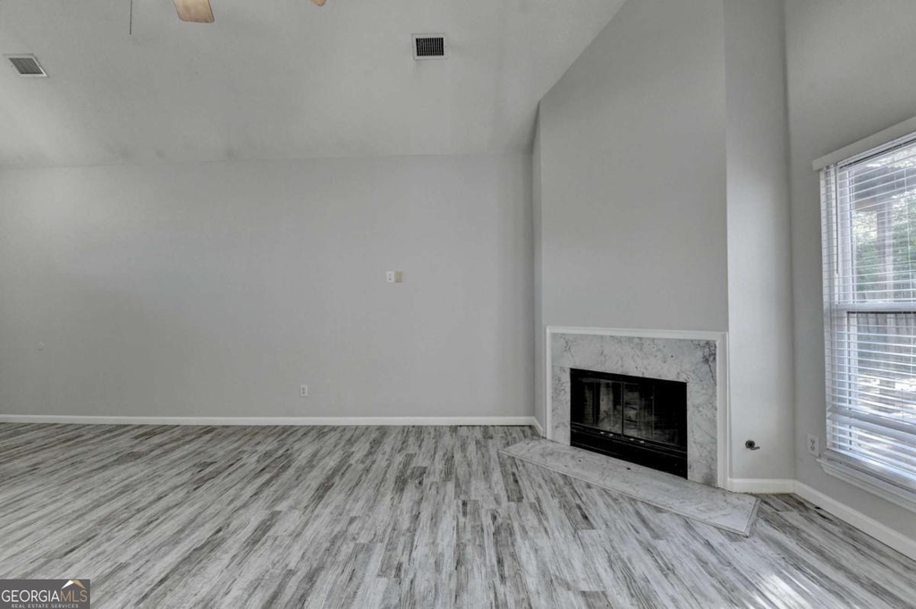1112 Ashbury Drive - Photo 7