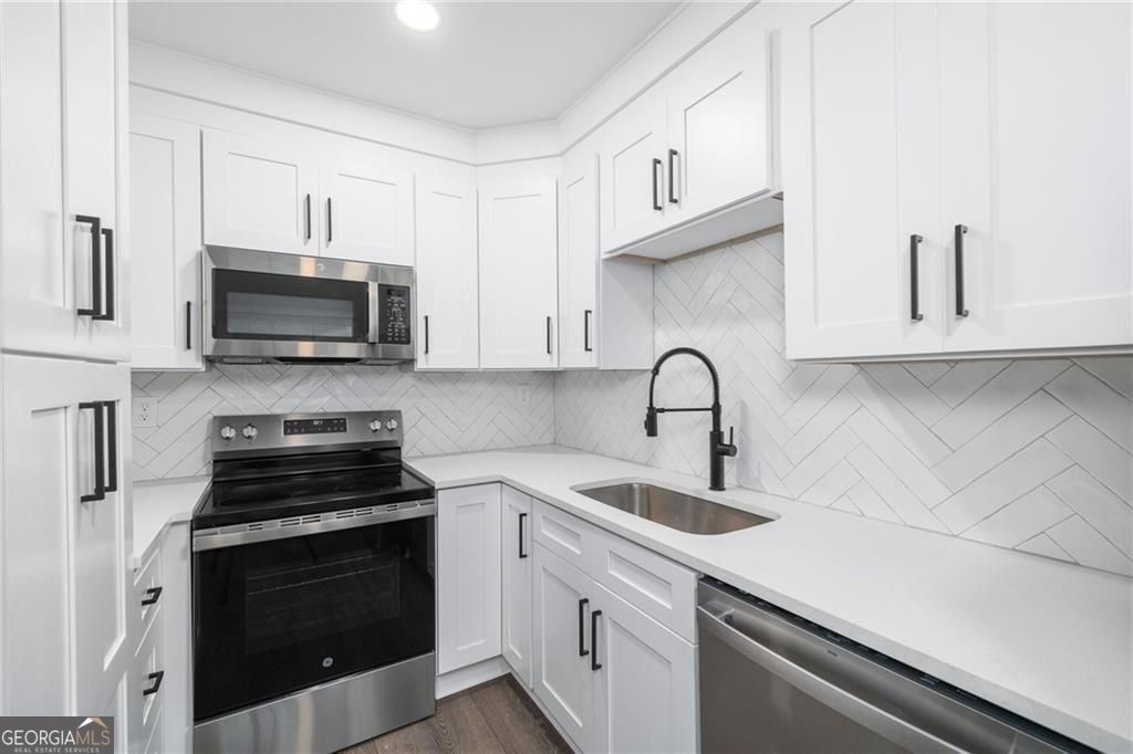 896 Oakland Drive - Photo 6