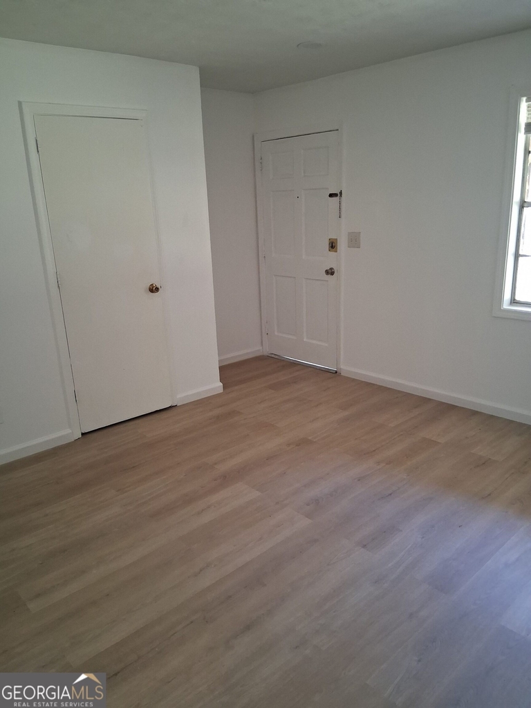 112 Burkshire Court - Photo 9