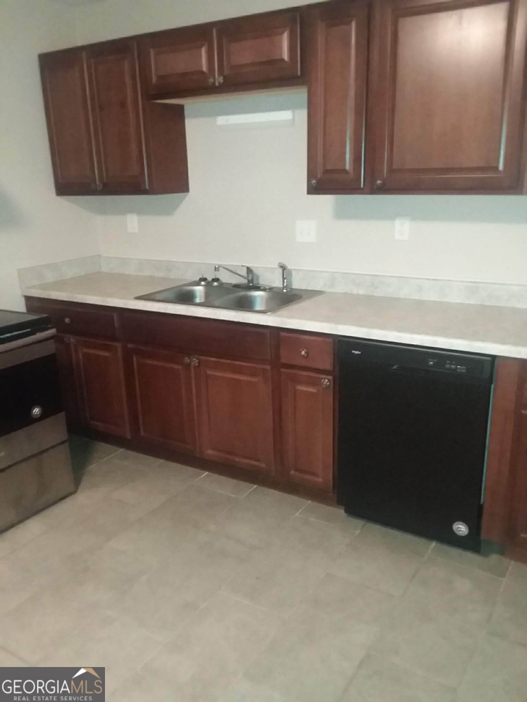 112 Burkshire Court - Photo 12