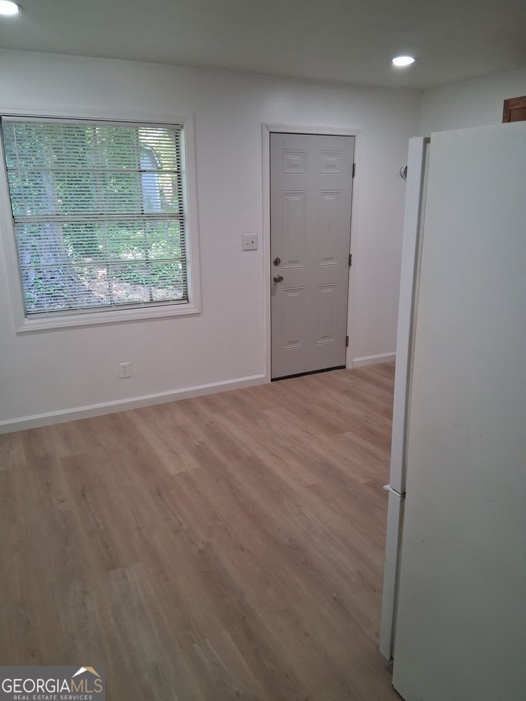 112 Burkshire Court - Photo 8