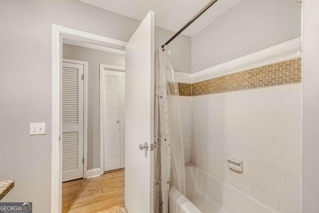 6851 Roswell Road - Photo 18