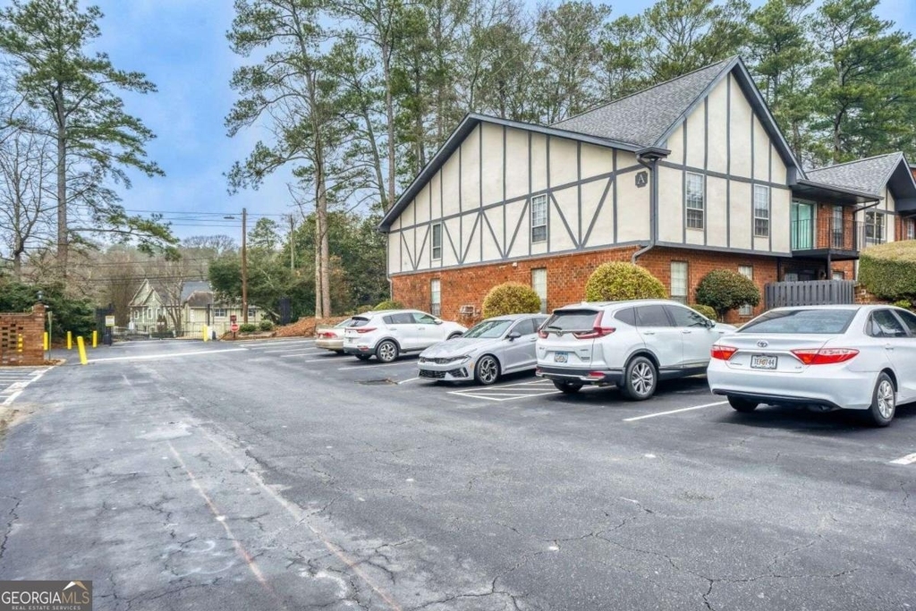6851 Roswell Road - Photo 23