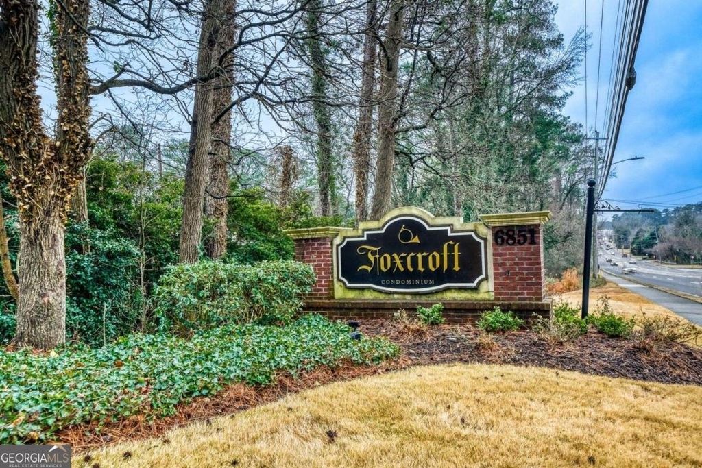 6851 Roswell Road - Photo 26