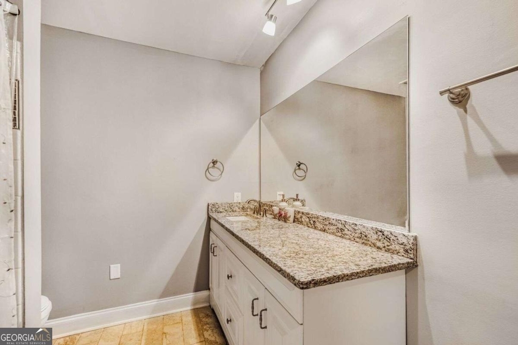6851 Roswell Road - Photo 17