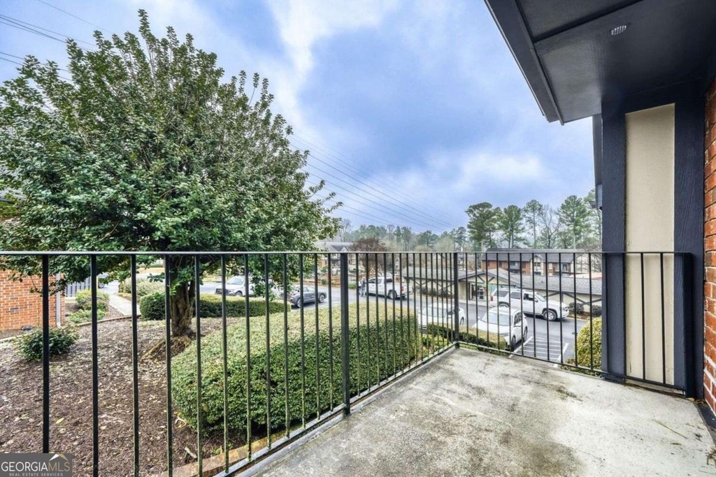 6851 Roswell Road - Photo 20