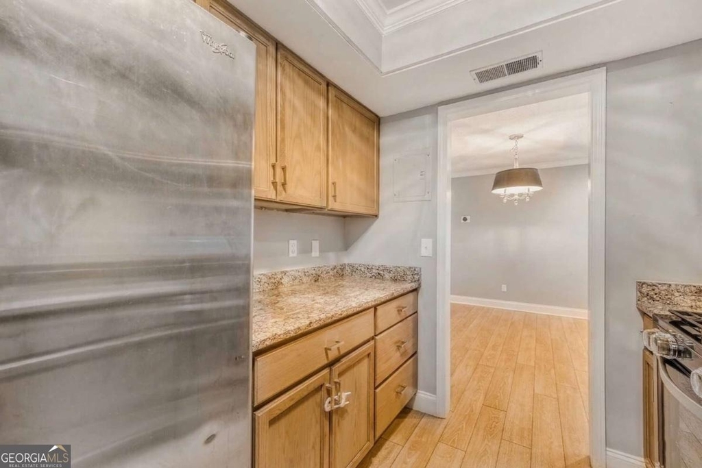 6851 Roswell Road - Photo 5
