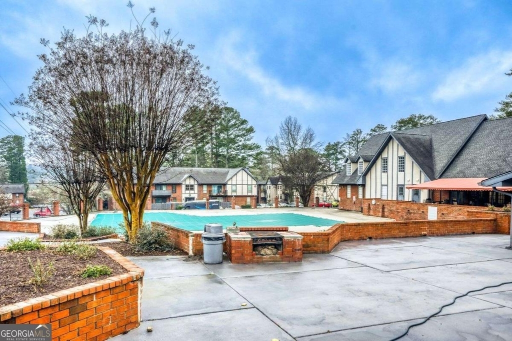 6851 Roswell Road - Photo 24