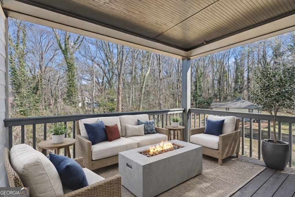 1410 Eastland Road - Photo 2