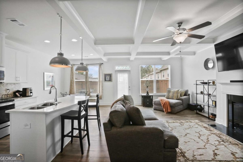 7637 Avalon Boulevard - Photo 2
