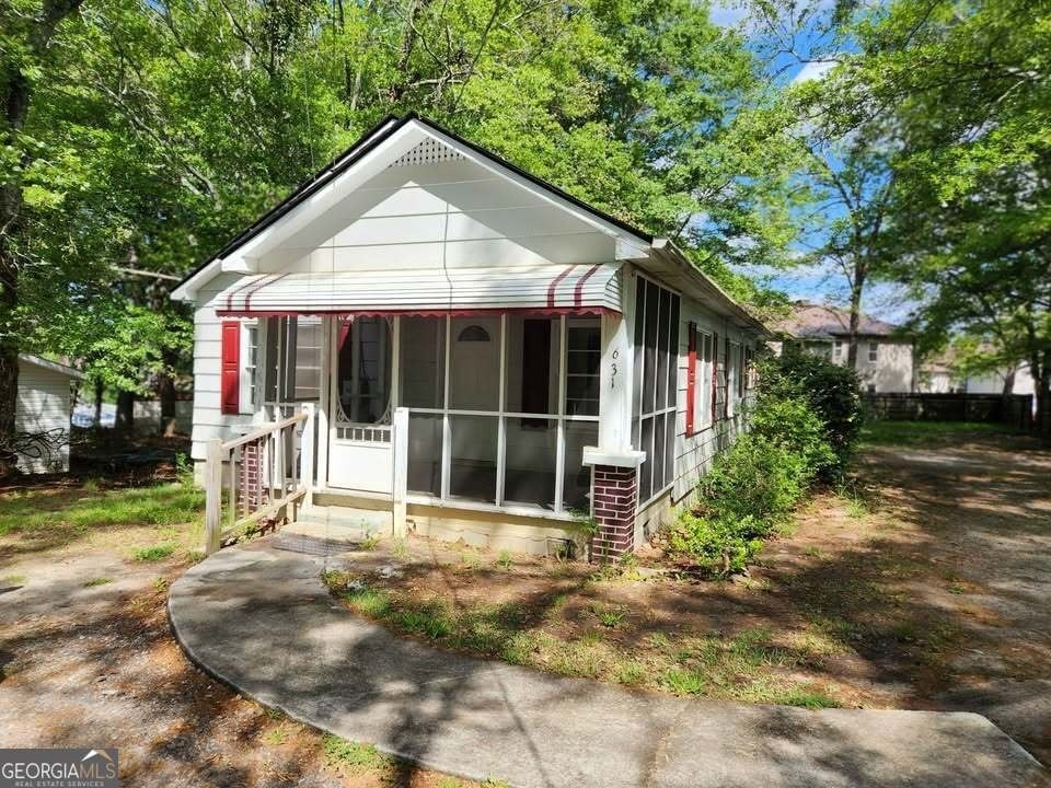 631 Davis Avenue - Photo 0