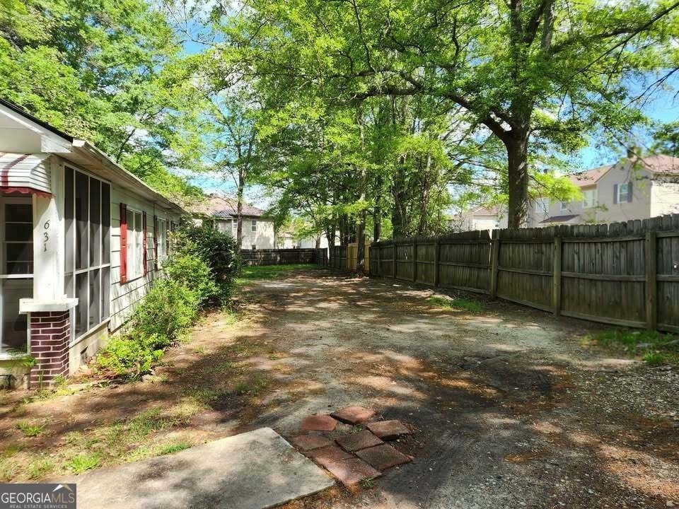 631 Davis Avenue - Photo 5