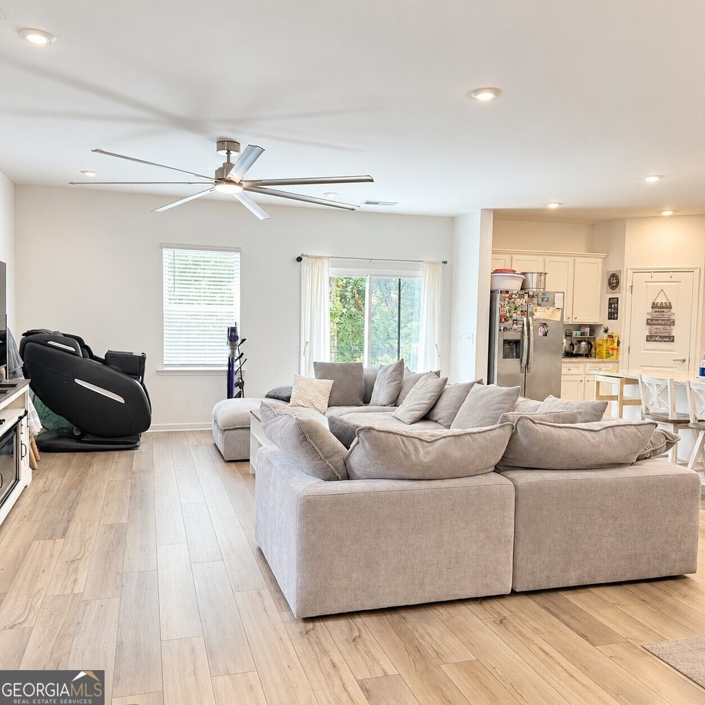 987 Evergreen Road - Photo 2
