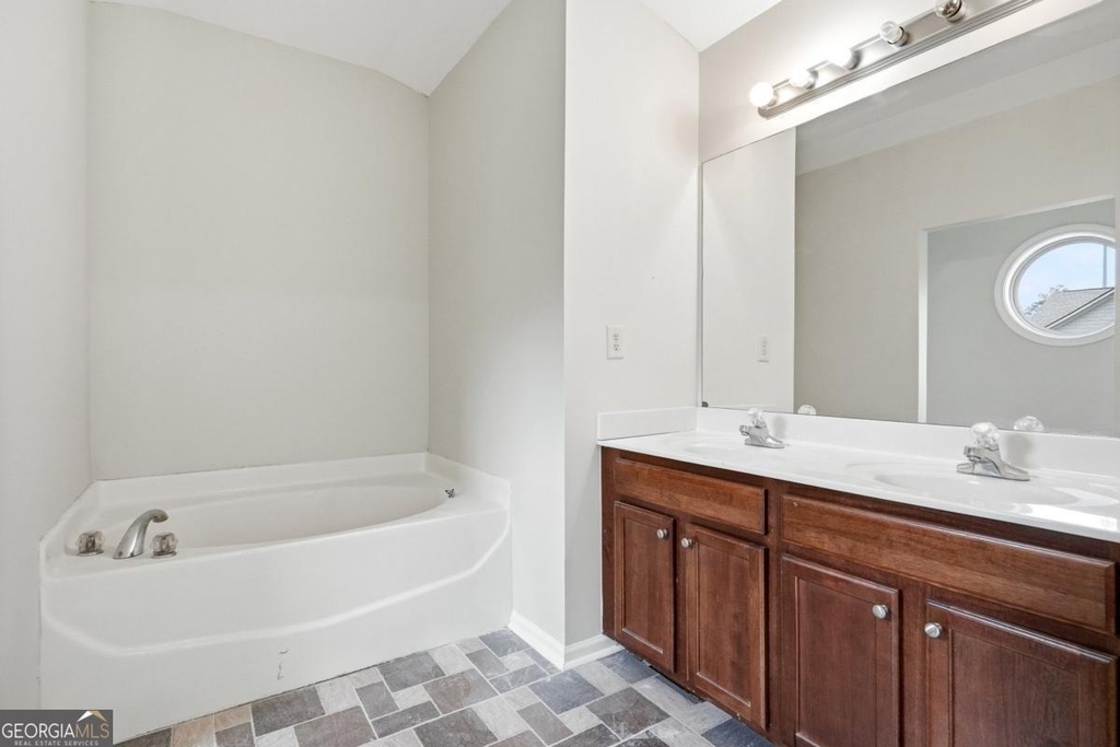 6199 Thorncrest Drive - Photo 13