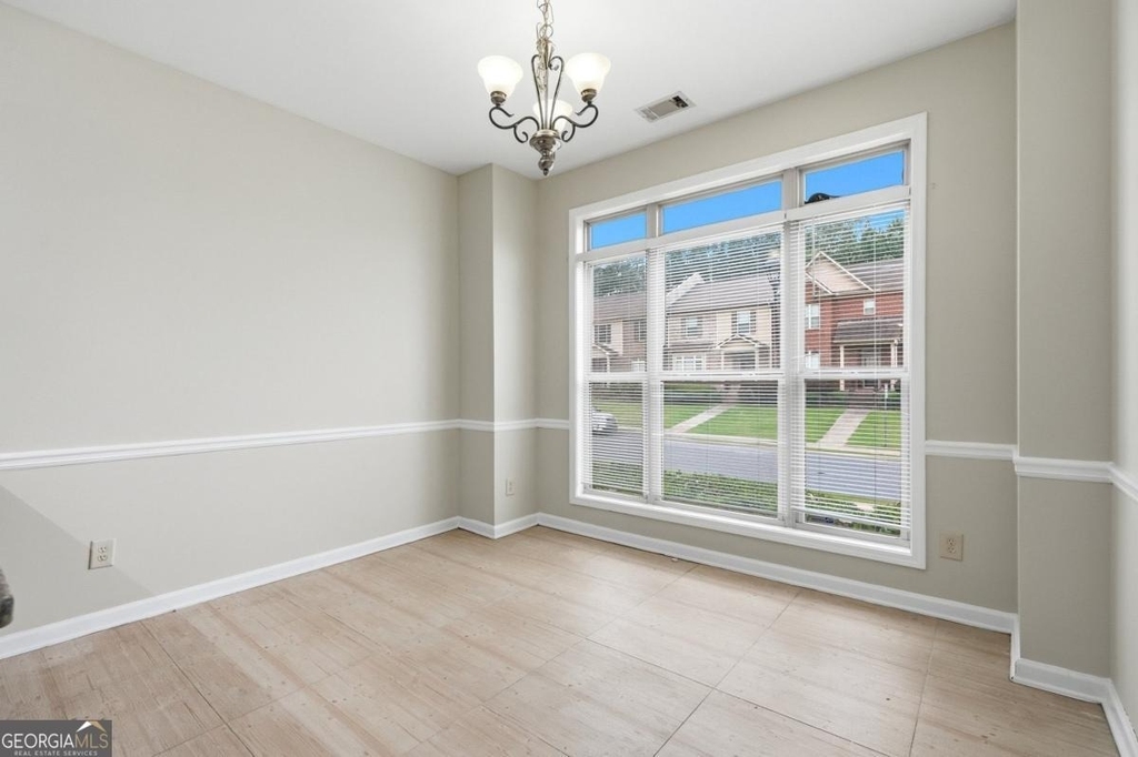 6199 Thorncrest Drive - Photo 8