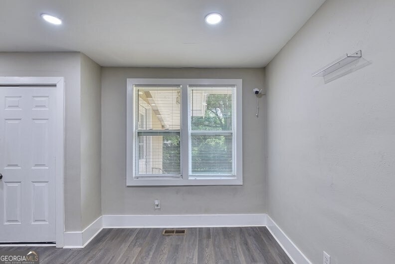 1888 Vesta Avenue - Photo 9