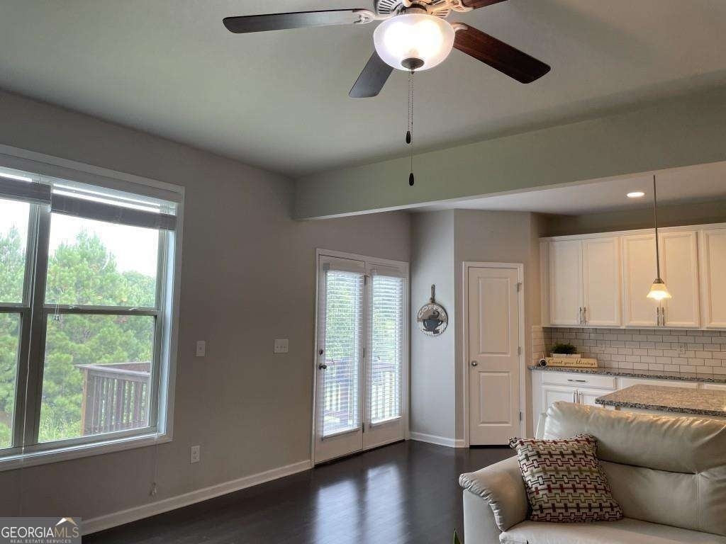 2415 Matlin Way - Photo 9