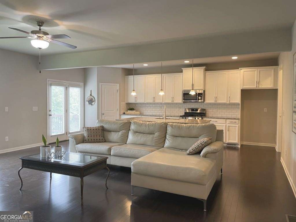 2415 Matlin Way - Photo 7