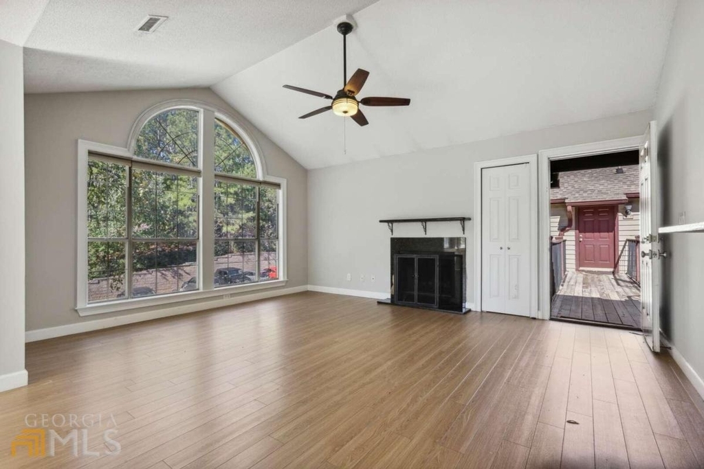 1007 Sandy Lane Drive - Photo 2