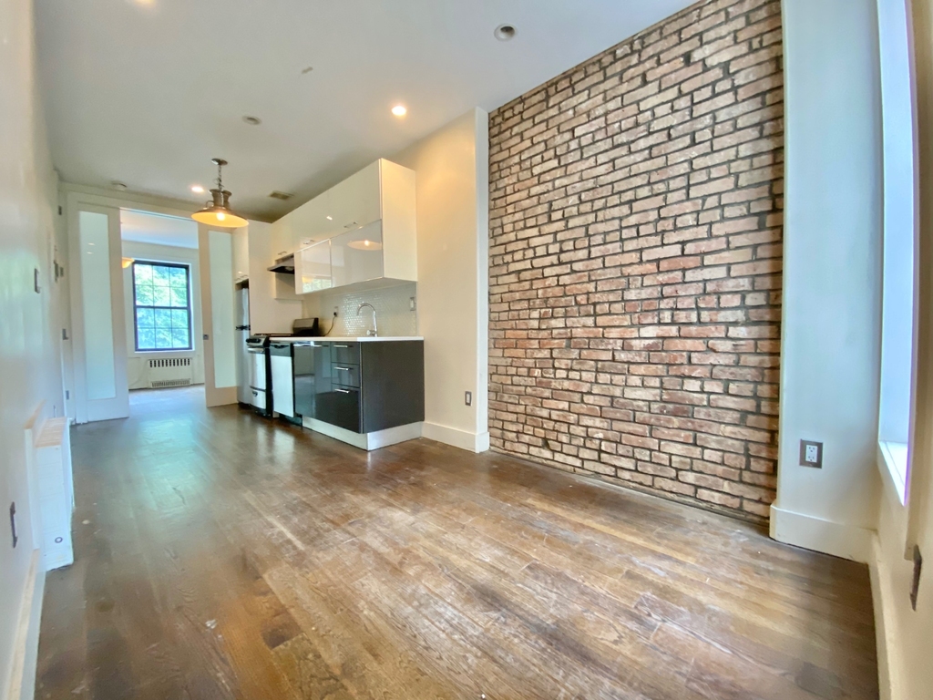 171 Starr Street - Photo 0