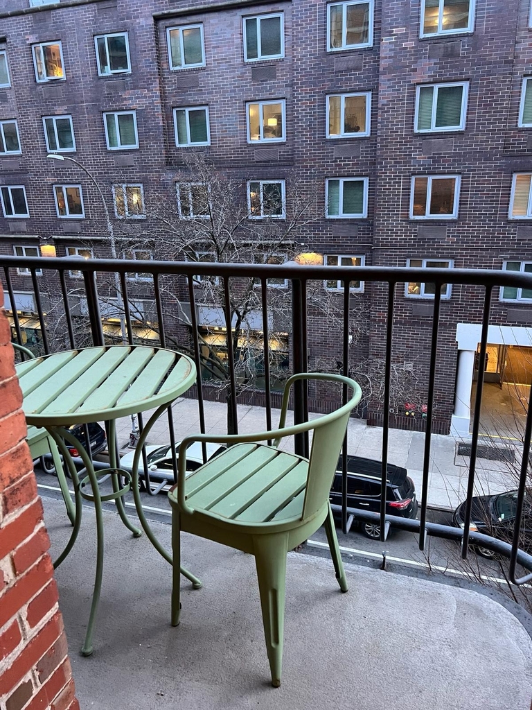 East 12th Street - Photo 4