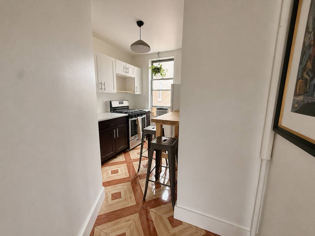 666 Hancock Street - Photo 4