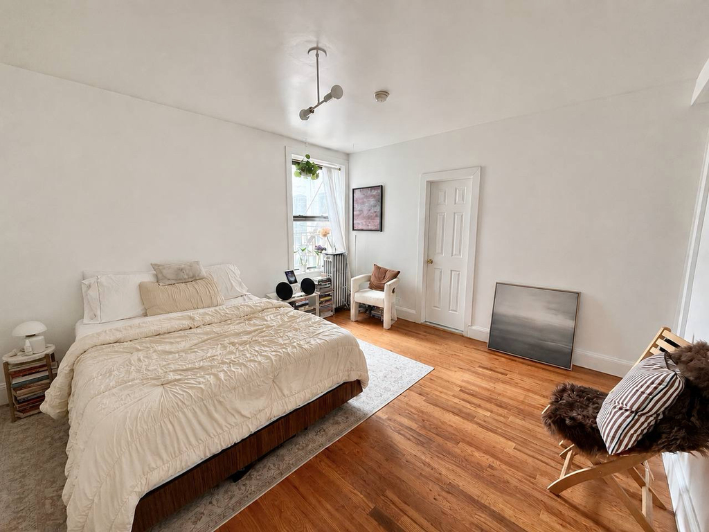 666 Hancock Street - Photo 1