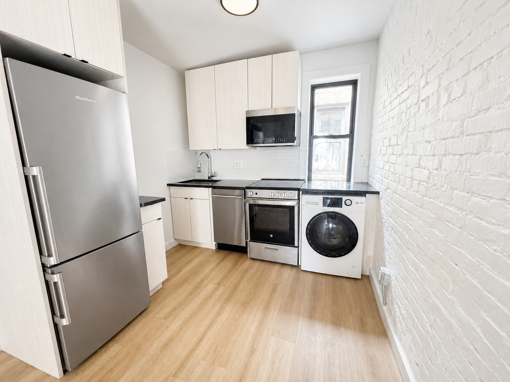 446 West 55th Street - Photo 2