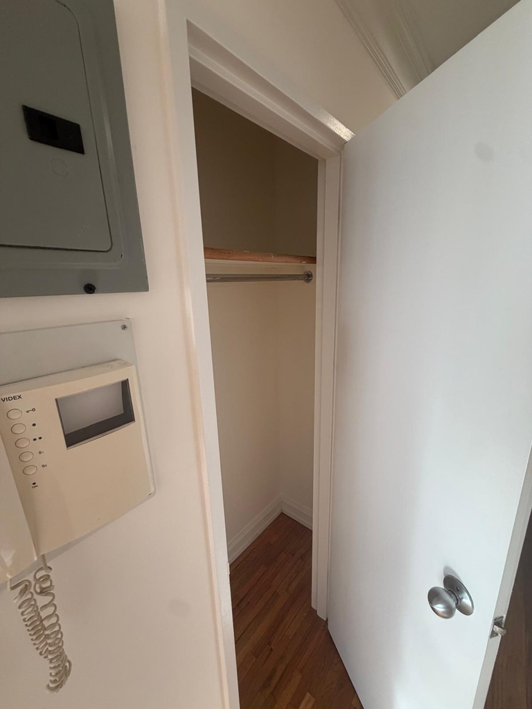 E 87th Street / York Avenue - Photo 4