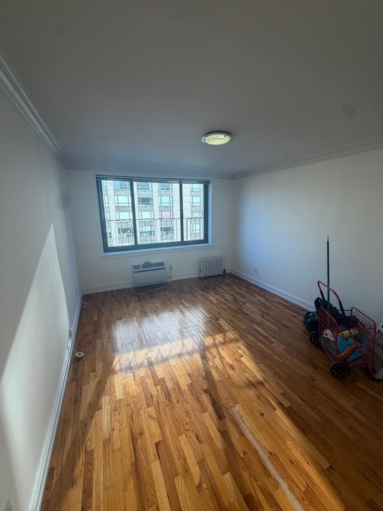 E 87th Street / York Avenue - Photo 2