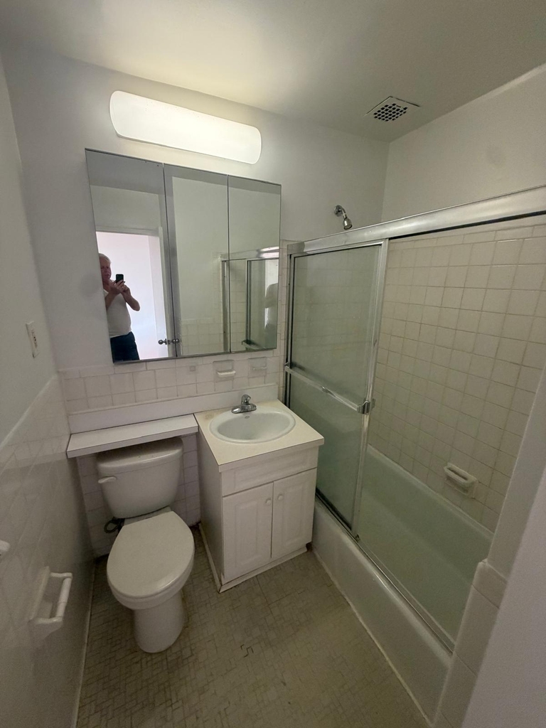 E 87th Street / York Avenue - Photo 1
