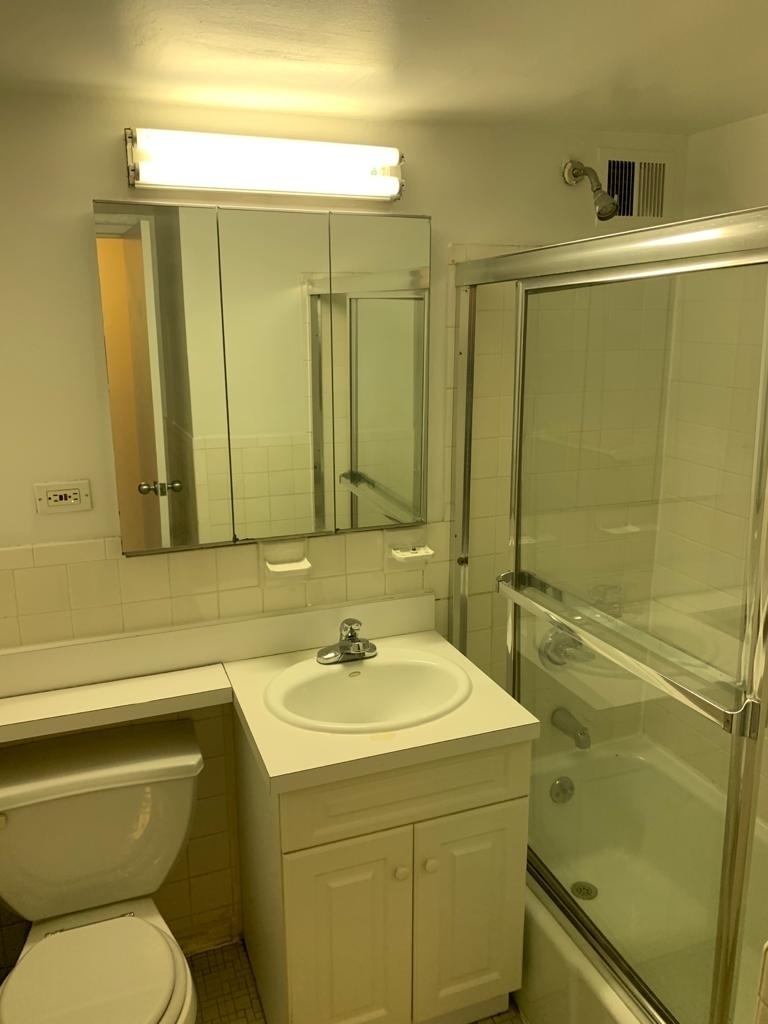 1661 York Avenue - Photo 1