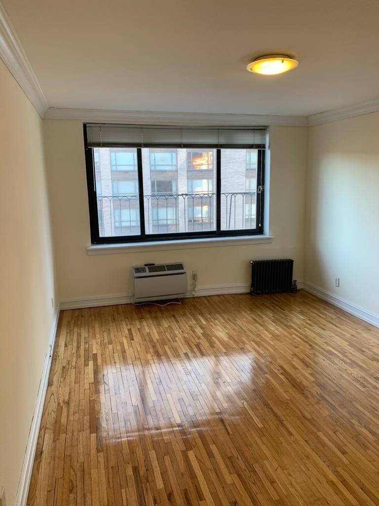 1661 York Avenue - Photo 2