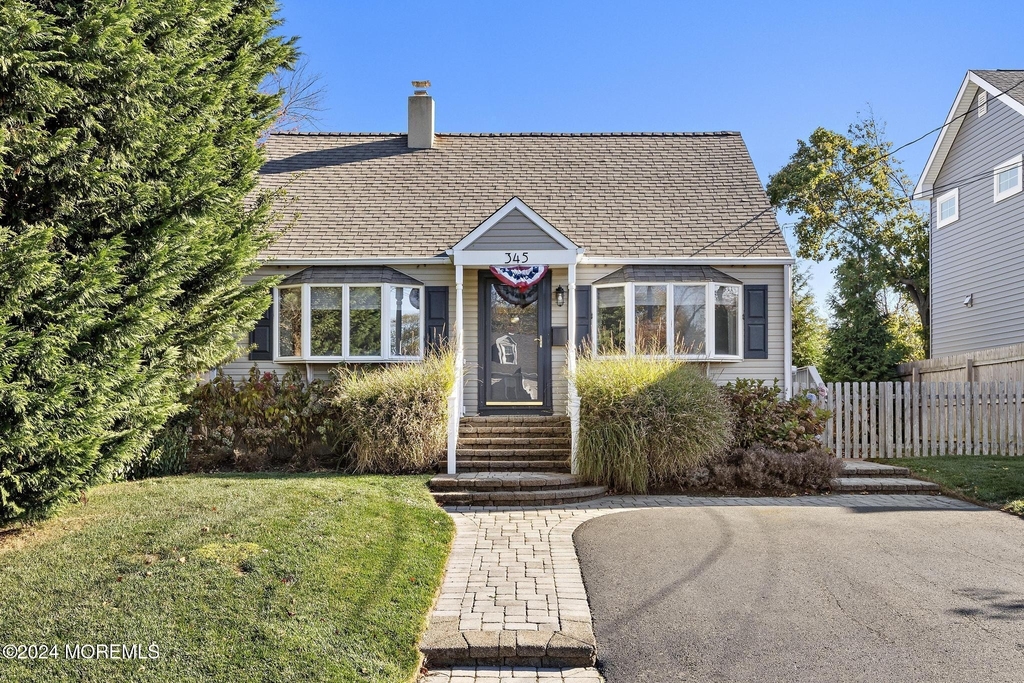 345 Macarthur Avenue - Photo 0
