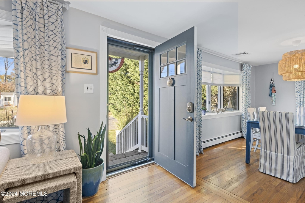 345 Macarthur Avenue - Photo 2