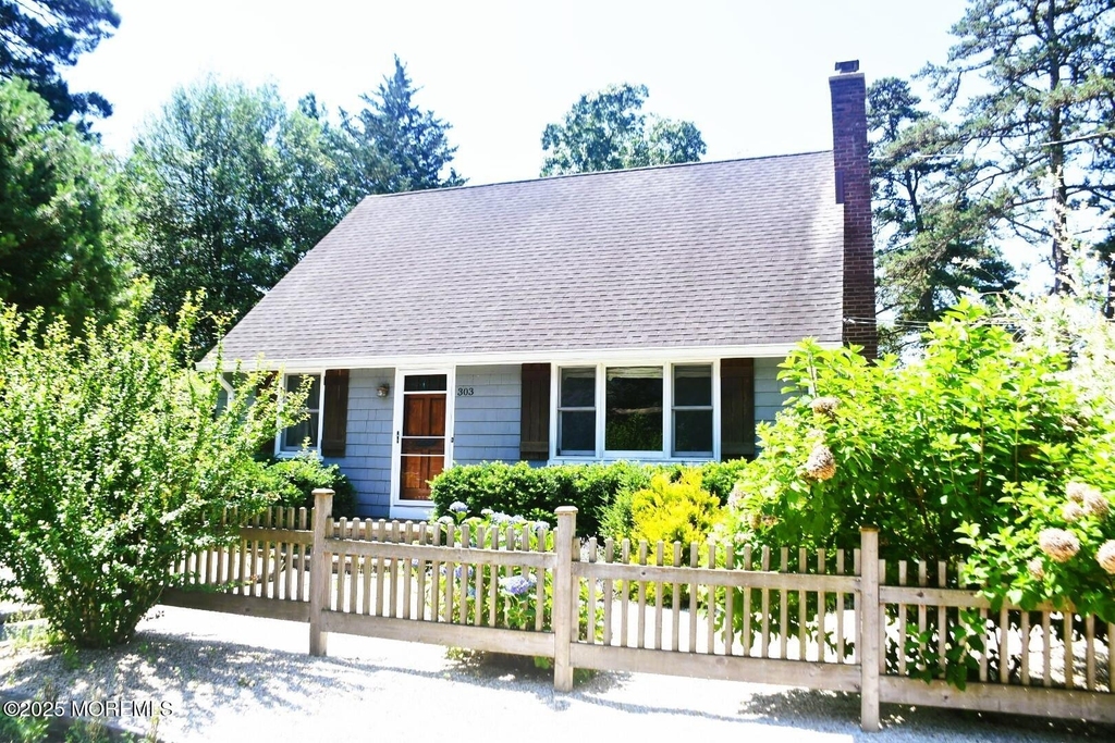 303 Deerfoot Lane - Photo 1