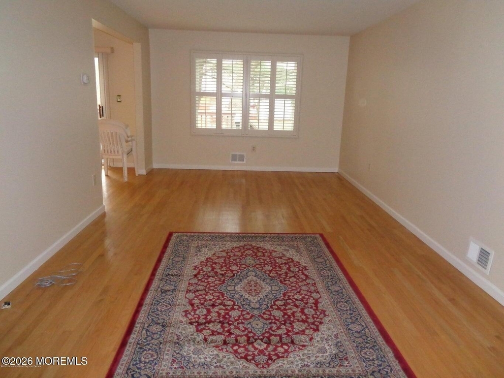 8 Eastborne Drive - Photo 2