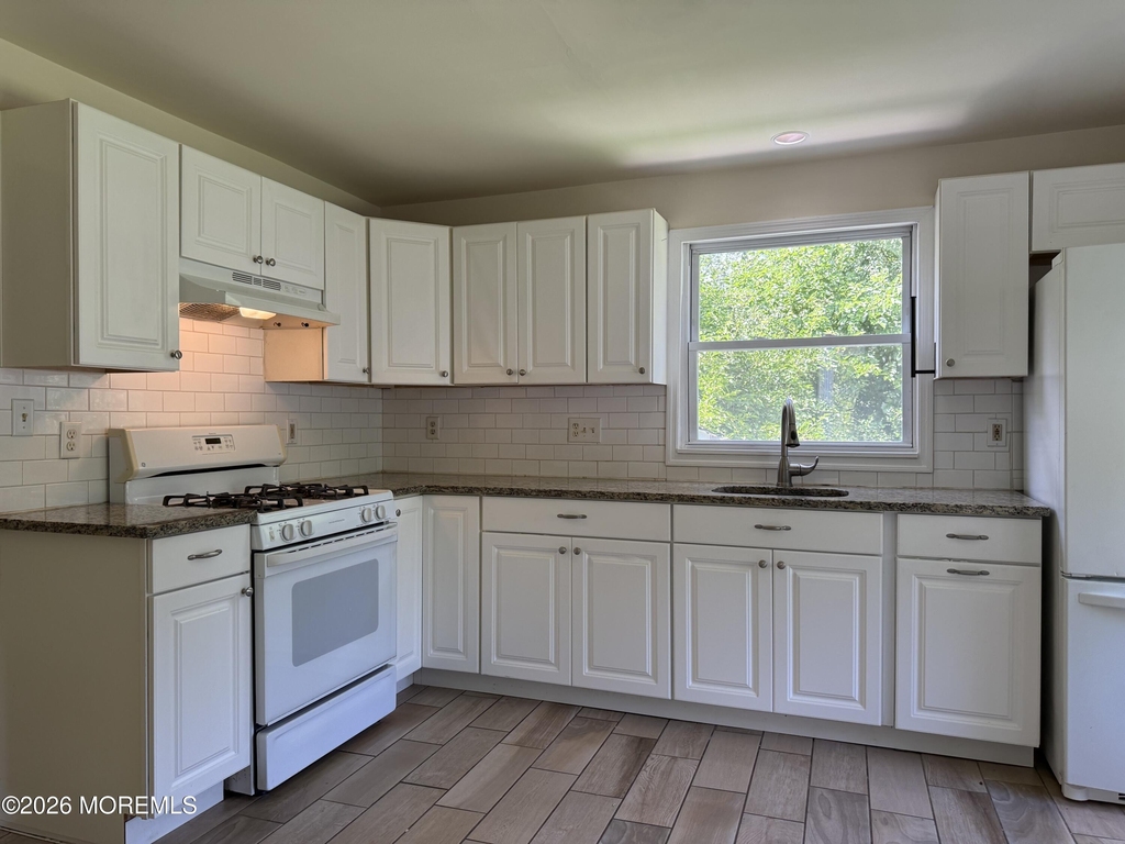 236 W Farms Road - Photo 3