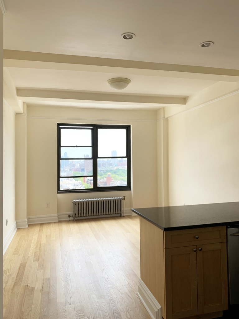 2nd Avenue in East Village - Photo 5