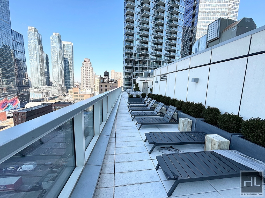 West 36th Street - Photo 6