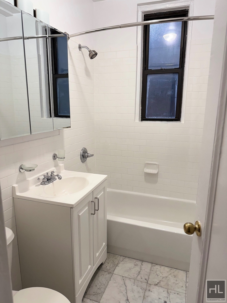 East 46 Street - Photo 6